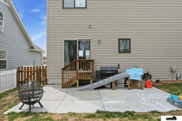 941 Scotts Creek Court, Hickman, NE 68372