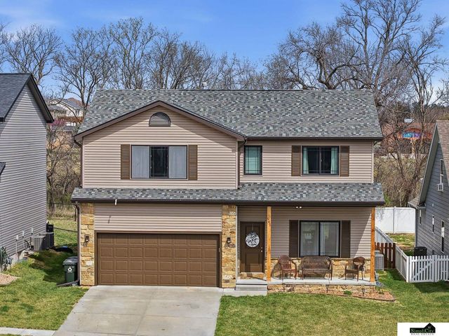 941 Scotts Creek Court, Hickman, NE 68372