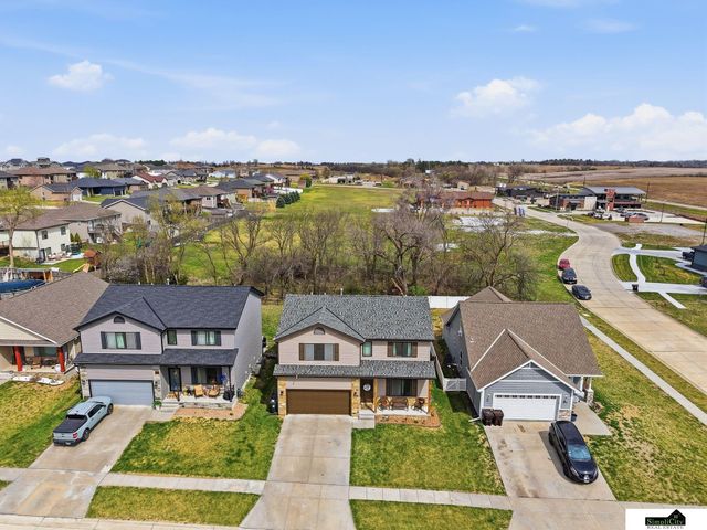 941 Scotts Creek Court, Hickman, NE 68372