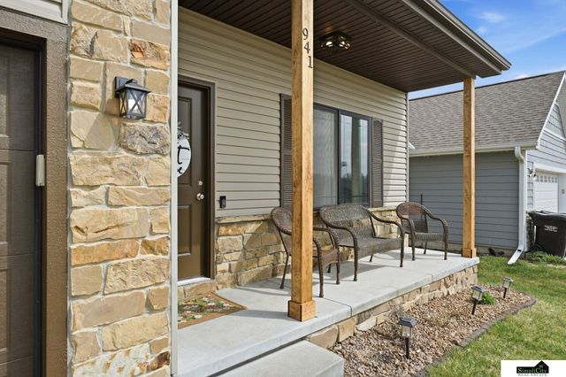 941 Scotts Creek Court, Hickman, NE 68372