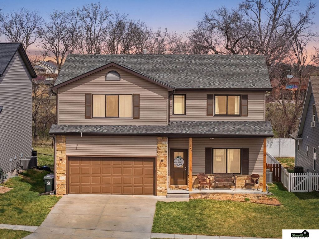 941 Scotts Creek Court, Hickman, NE 68372