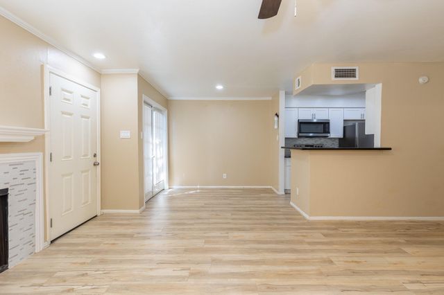 14600 Fonmeadow Drive 1106, Houston, TX 77035