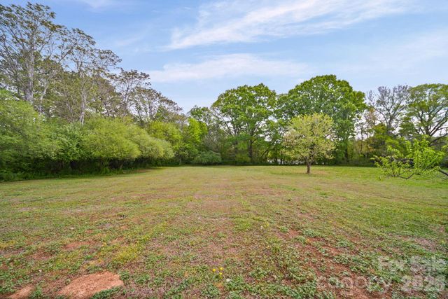 8592 Amanda Lane, Norwood, NC 28128