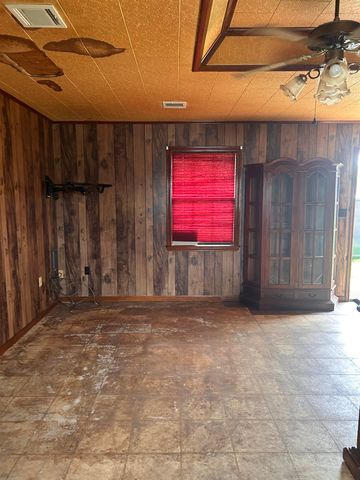 574 Hospital Dr, Raceland, LA 70394