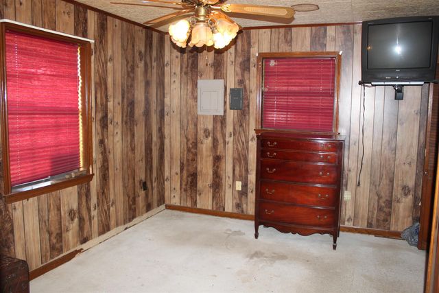 574 Hospital Dr, Raceland, LA 70394