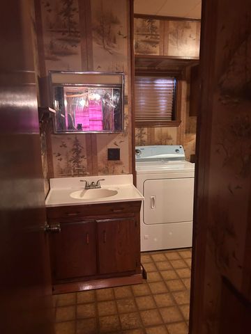 574 Hospital Dr, Raceland, LA 70394