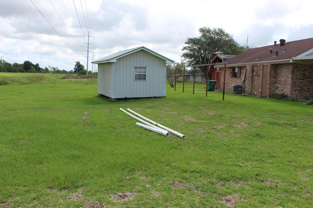 574 Hospital Dr, Raceland, LA 70394