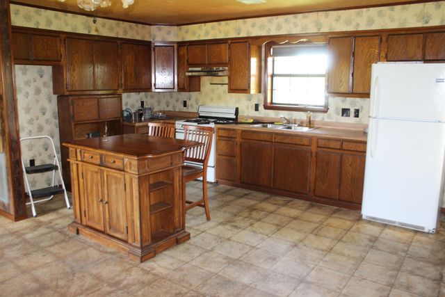 574 Hospital Dr, Raceland, LA 70394