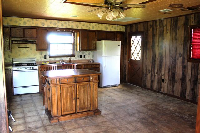 574 Hospital Dr, Raceland, LA 70394