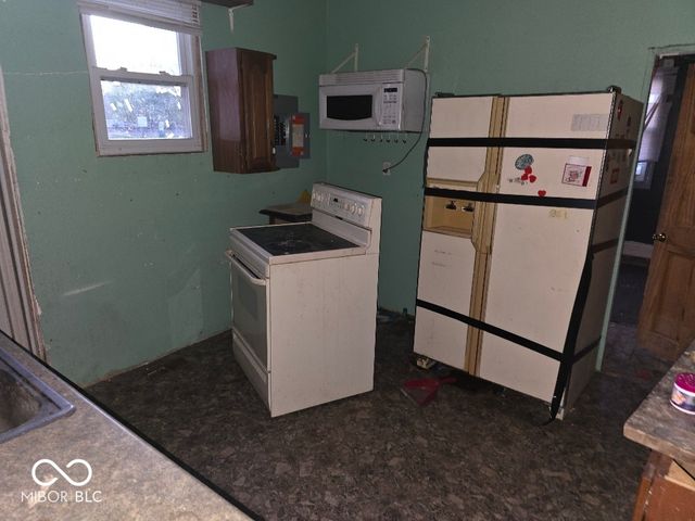 126 W Madison Street, Alexandria, IN 46001