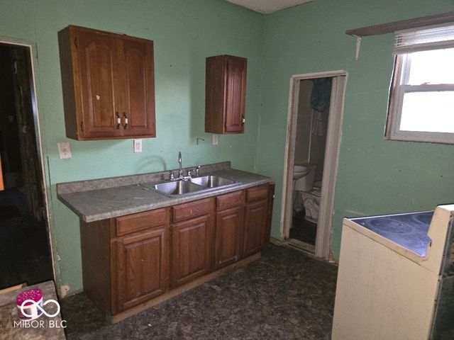 126 W Madison Street, Alexandria, IN 46001