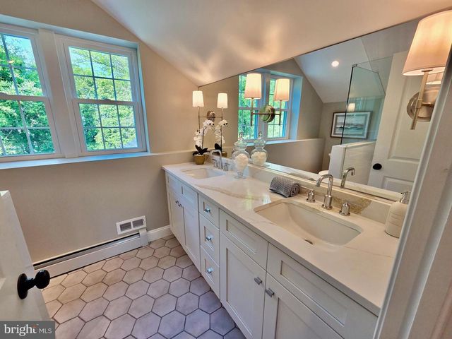 123 RIDLEY DR, Wallingford, PA 19086