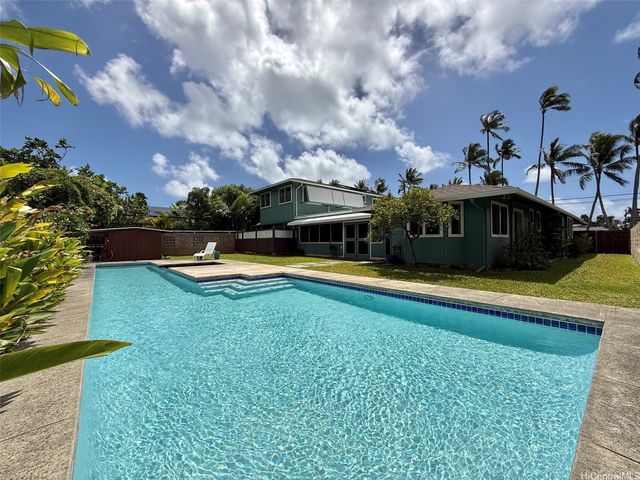 821 Kainui Drive, Kailua, HI 96734
