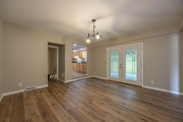 3970 Lexington Road, Paris, KY 40361