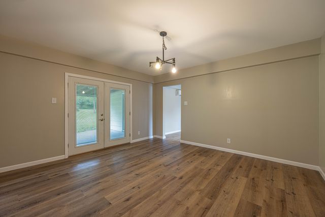 3970 Lexington Road, Paris, KY 40361