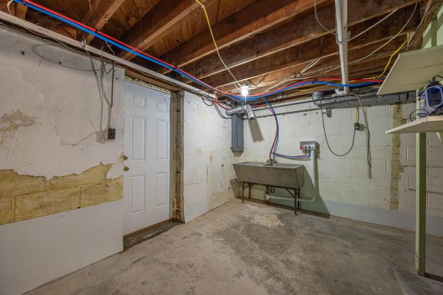 3970 Lexington Road, Paris, KY 40361