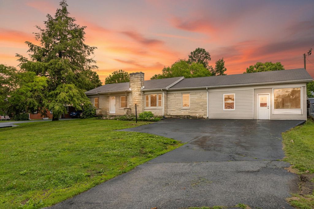 3970 Lexington Road, Paris, KY 40361