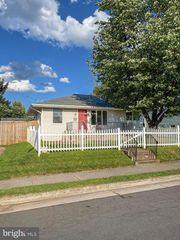 231 MANASSAS AVE, Front Royal, VA 22630