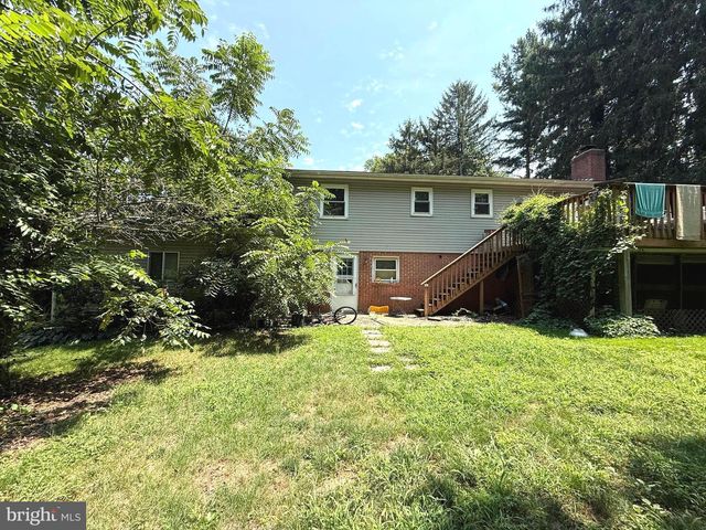 27 HAMILTON RD, Boiling Springs, PA 17007