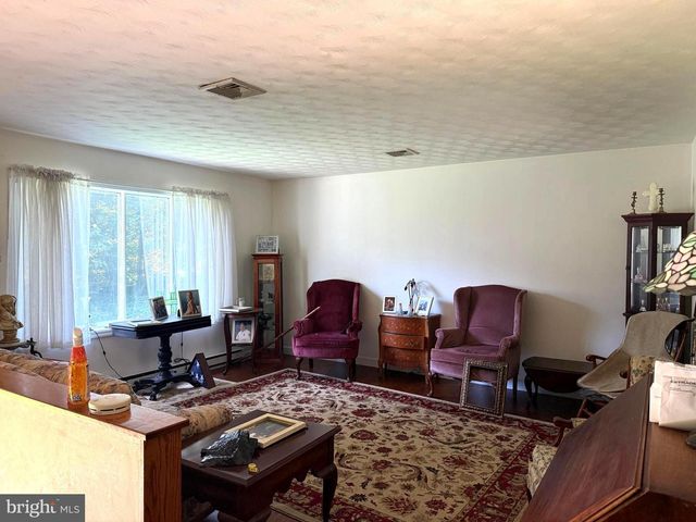 27 HAMILTON RD, Boiling Springs, PA 17007