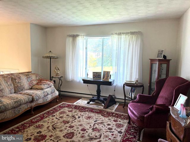 27 HAMILTON RD, Boiling Springs, PA 17007