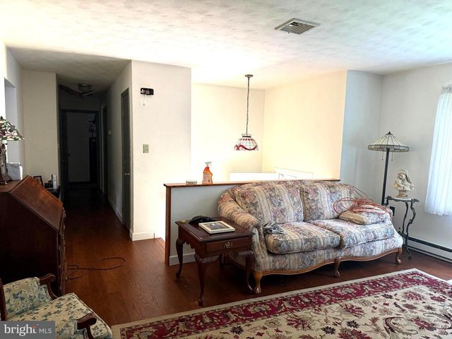 27 HAMILTON RD, Boiling Springs, PA 17007