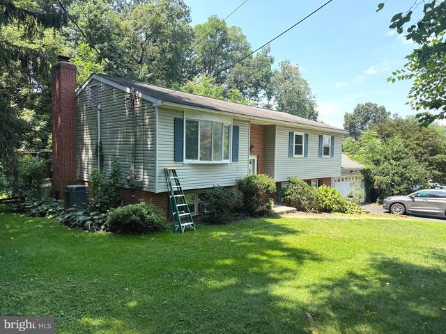 27 HAMILTON RD, Boiling Springs, PA 17007