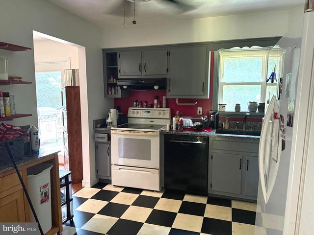 27 HAMILTON RD, Boiling Springs, PA 17007