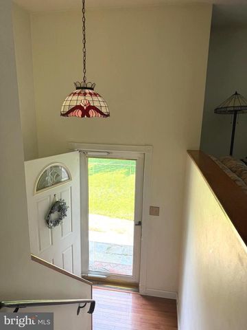 27 HAMILTON RD, Boiling Springs, PA 17007