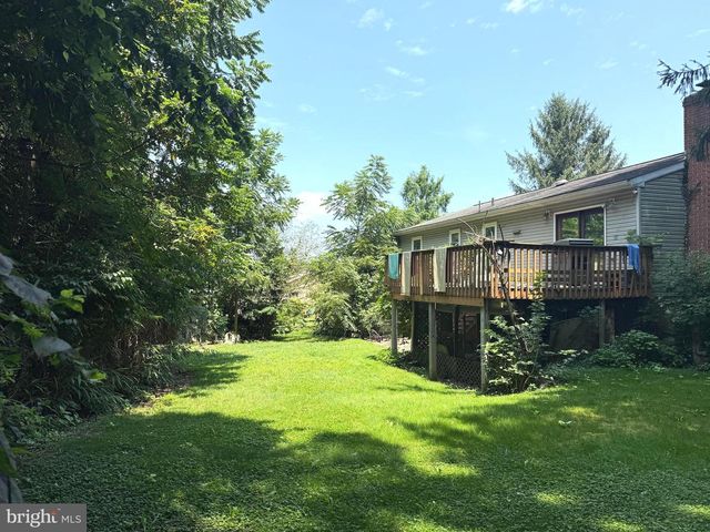 27 HAMILTON RD, Boiling Springs, PA 17007