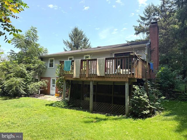 27 HAMILTON RD, Boiling Springs, PA 17007