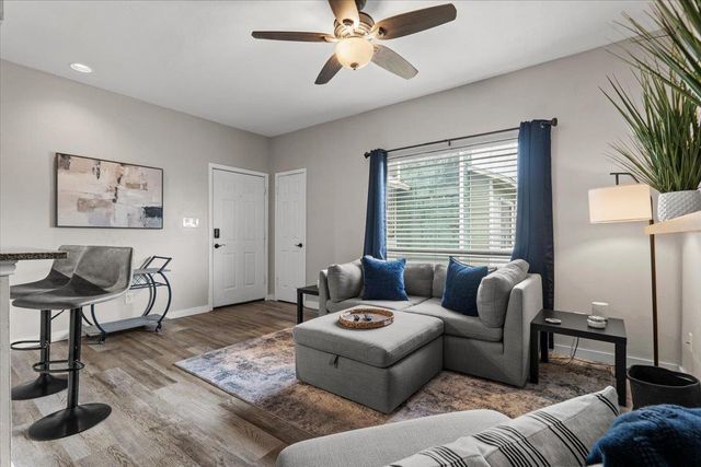 506 W San Antonio ST 205, San Marcos, TX 78666