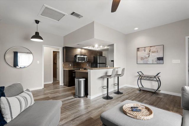 506 W San Antonio ST 205, San Marcos, TX 78666