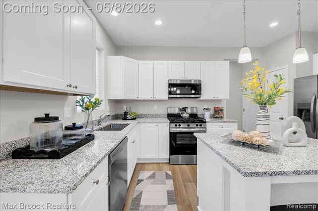 240 W Wilson, Pontiac, MI 48341