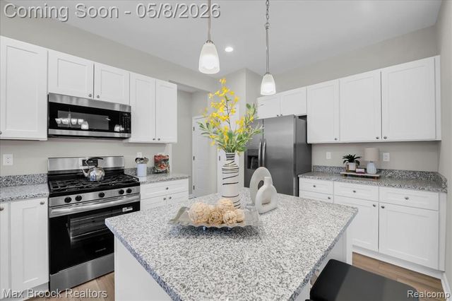 240 W Wilson, Pontiac, MI 48341