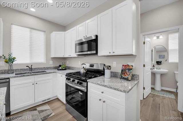 240 W Wilson, Pontiac, MI 48341