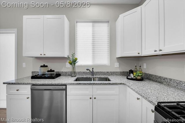 240 W Wilson, Pontiac, MI 48341