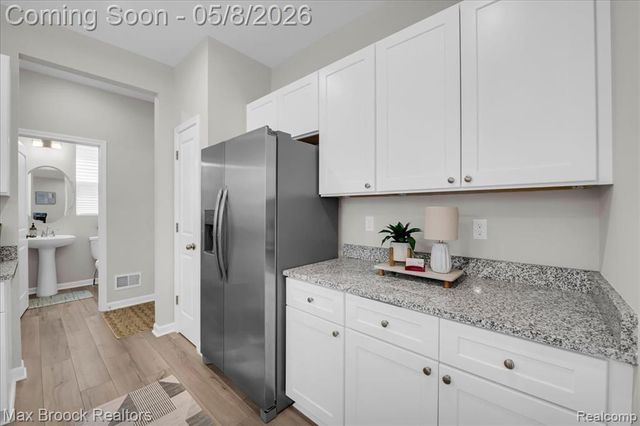 240 W Wilson, Pontiac, MI 48341