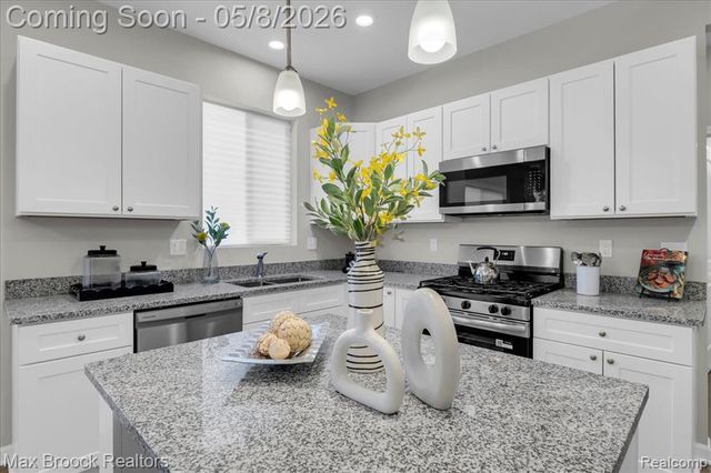 240 W Wilson, Pontiac, MI 48341