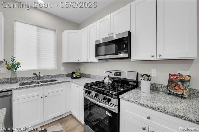 240 W Wilson, Pontiac, MI 48341