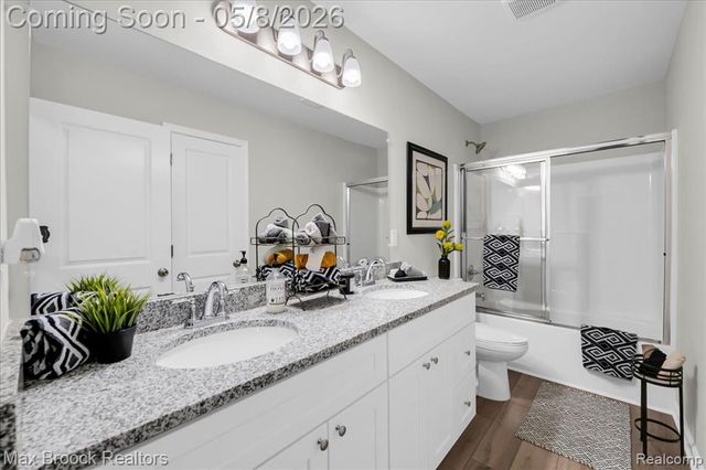 240 W Wilson, Pontiac, MI 48341