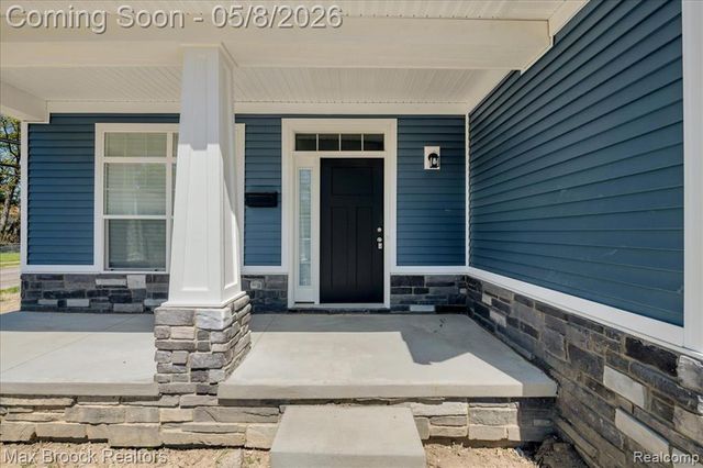 240 W Wilson, Pontiac, MI 48341