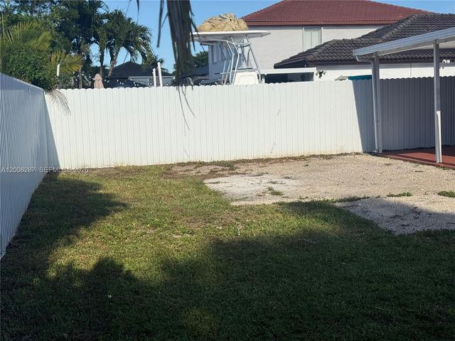 7751 NW 194th St, Hialeah, FL 33015