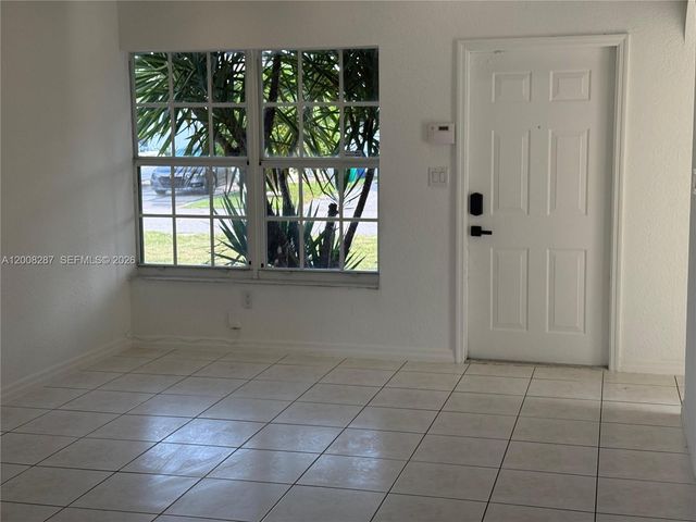 7751 NW 194th St, Hialeah, FL 33015