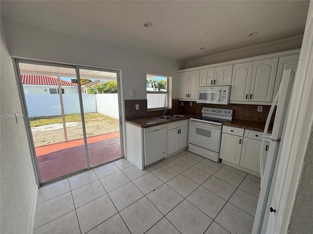 7751 NW 194th St, Hialeah, FL 33015