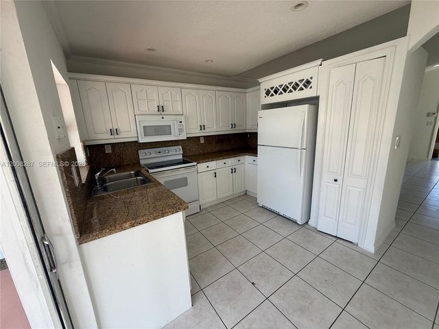 7751 NW 194th St, Hialeah, FL 33015