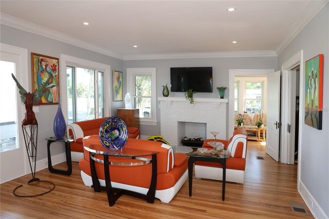 2041 BEACH DR SE, St Petersburg, FL 33705