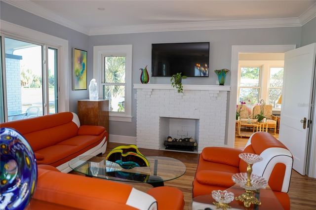 2041 BEACH DR SE, St Petersburg, FL 33705