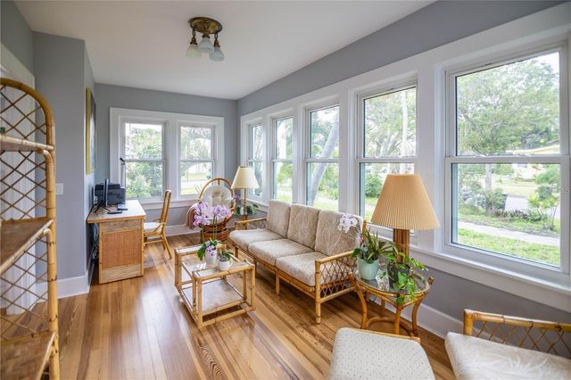 2041 BEACH DR SE, St Petersburg, FL 33705