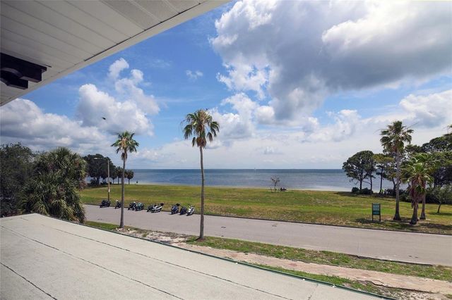 2041 BEACH DR SE, St Petersburg, FL 33705